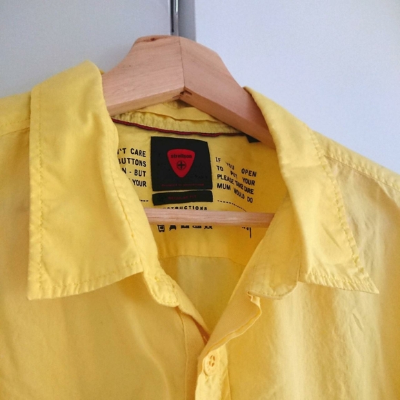 💖2/$35💖 Strellson lemon yellow short-sleeve shirt - Picture 2 of 4